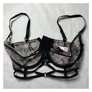 NWT: Victoria’s Secret Sexy bra size 34DD- New with tags